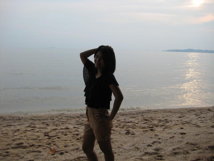 pattaya beach girl